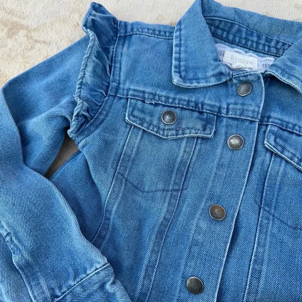 Btween Denim Jacket Girls Size 6 Blue Ruffle Shoulder‎ Cutie Jacket Excellent